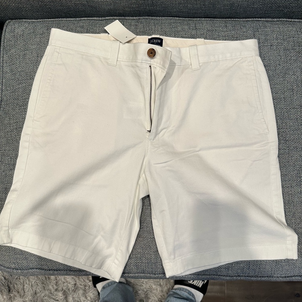 J. Crew White Flat Front cotton Shorts men’s waist 33 9in inseam